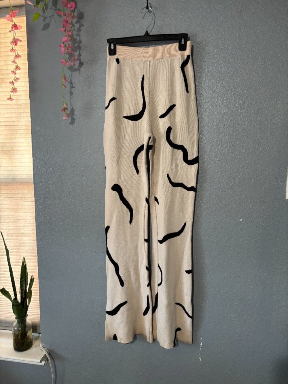 White Fox Beige & Black Knit Two-Piece Set • Size Small - Picture 6 of 11